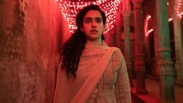 Pagglait Video Songs